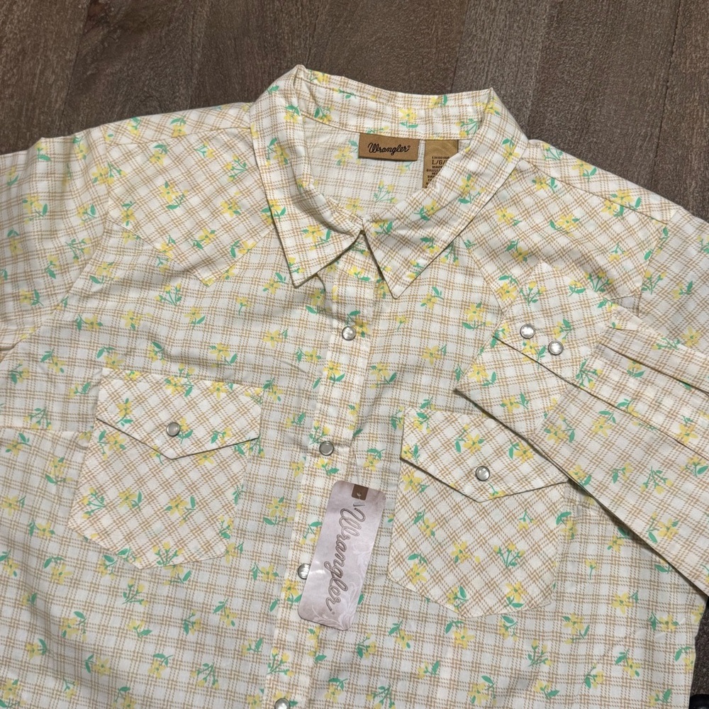Wrangler Women’s Long Sleeve Button Snap Blouse Yellow Plaid Floral NWT Size L